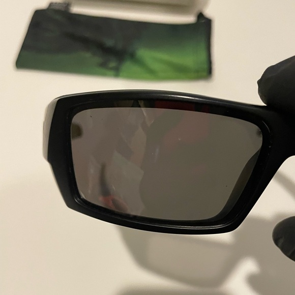Oakley Gascan OO9014 Men’s Sunglasses / 60•15•128 -
Oakley Sunglasses Men’s - Picture 7 of 16